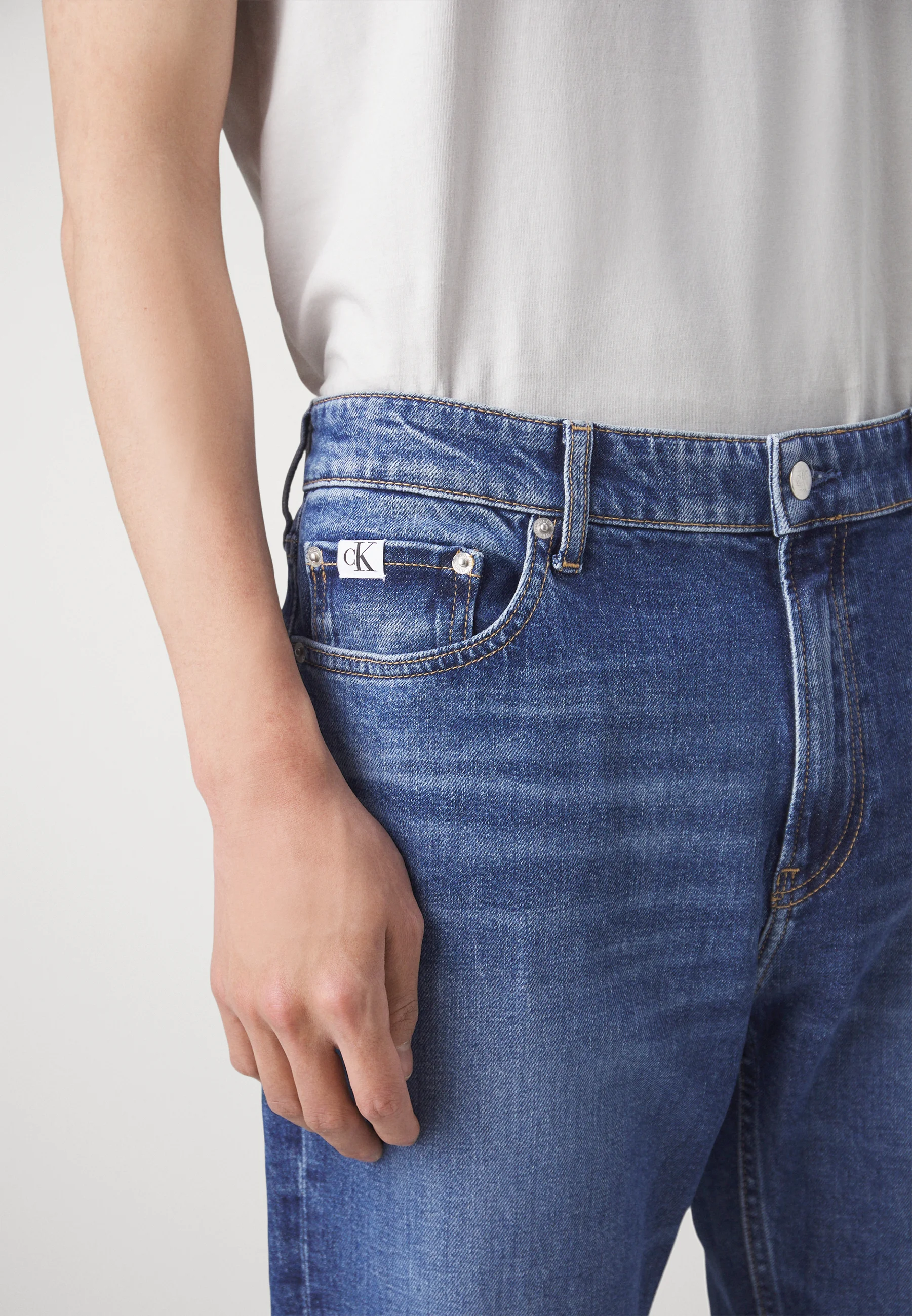 Calvin Klein Jeans AUTHENTIC DAD - Vaqueros de corte cónico
