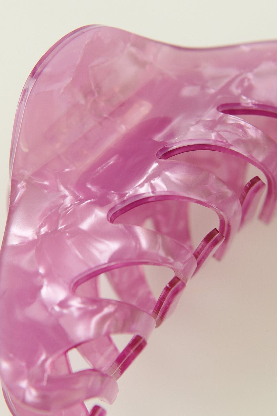 Medium hair clip