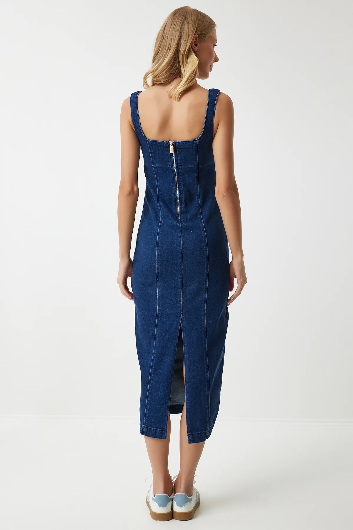 Happiness İstanbul  Blaues Midi-Jeanskleid mit Reißverschlussträgern für Damen OK00061