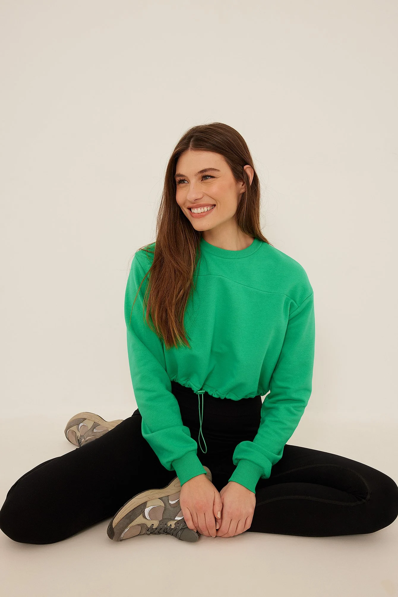 Crop-Sweatshirt mit Kordelzugdetail