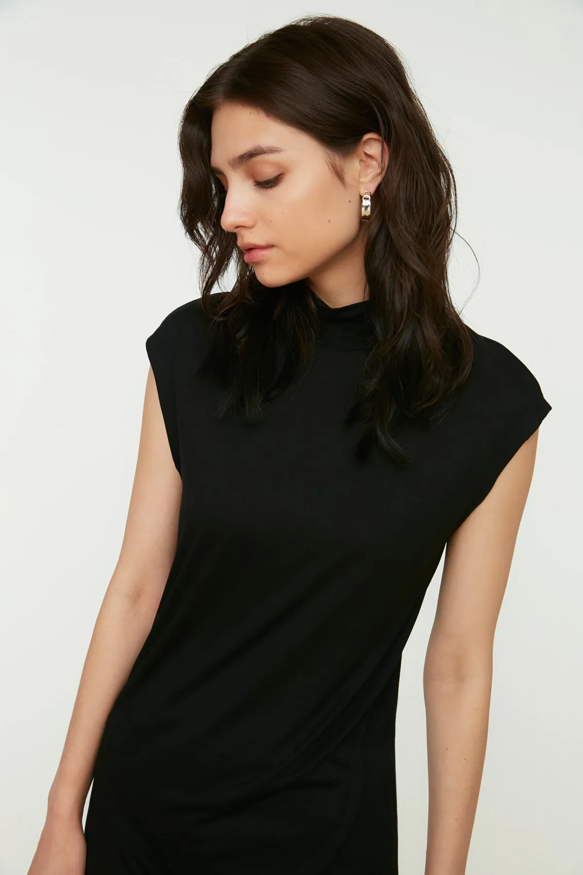 Trendyol Modest  Schwarze ärmellose Unterwäsche-Tunika aus Strick mit Stehkragen TCTSS21TN0249