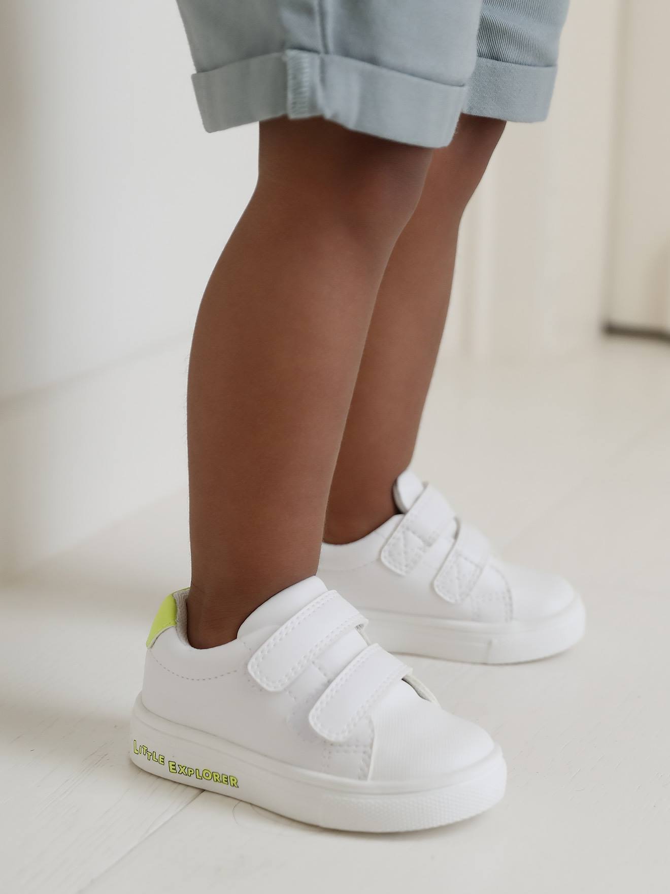 Baskets scratchées bébé blanc