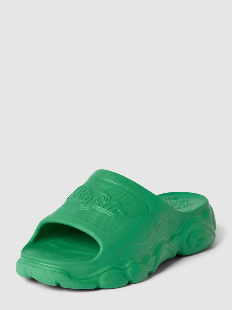 Slides mit Label-Prägung in grün