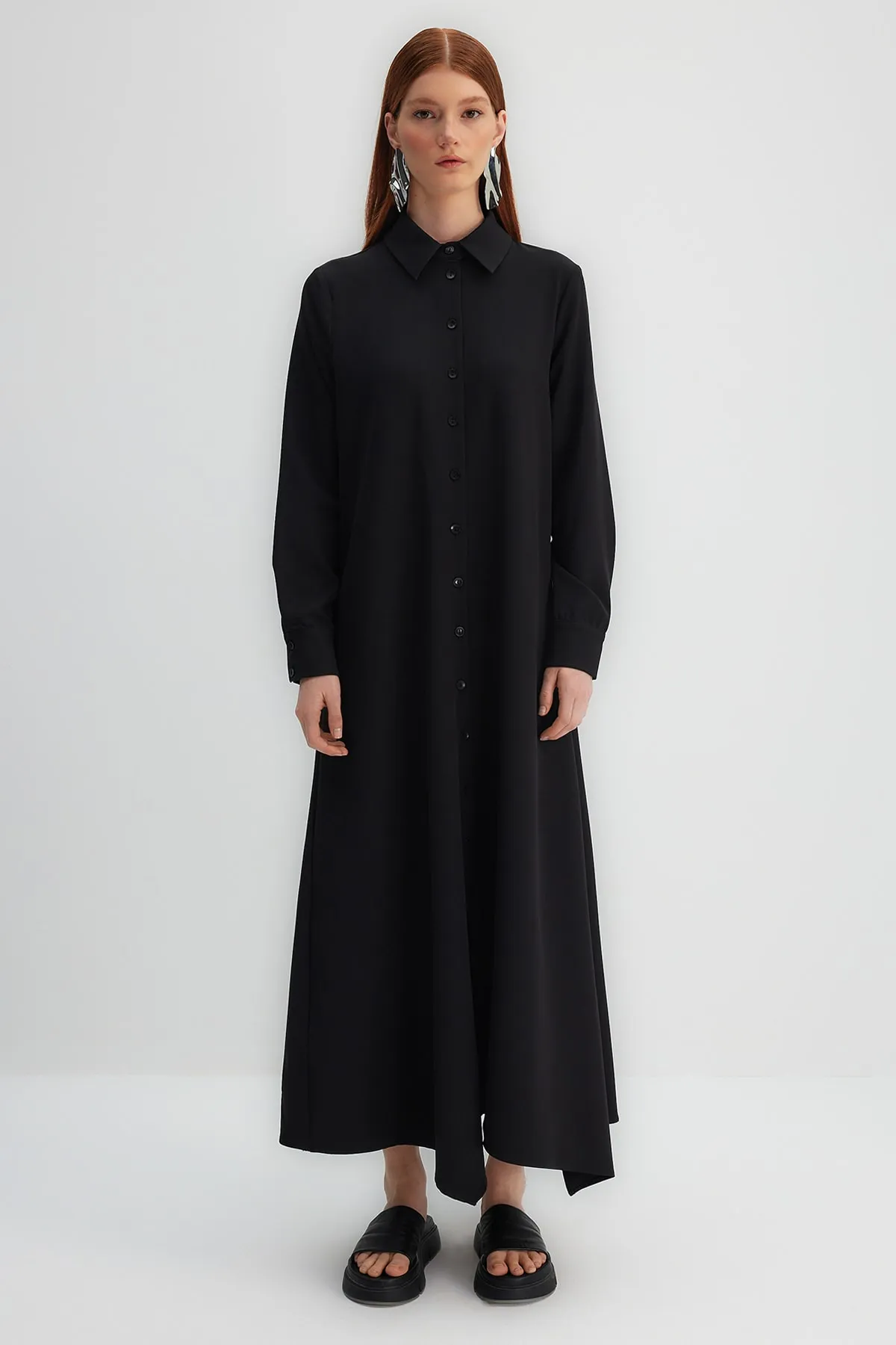 Trendyol Modest  X Kevser Sarıoglu Schwarzes gewebtes Hemdblusenkleid mit abnehmbarem Bindedetail TCLSS23EB00013
