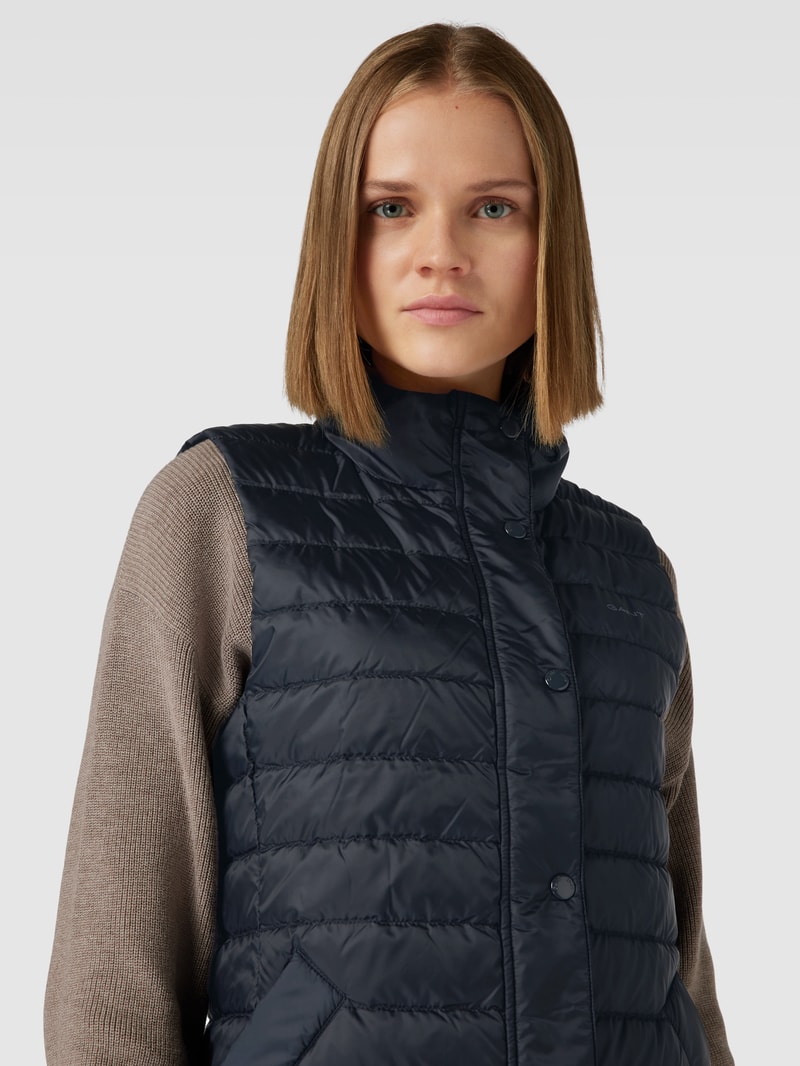 Steppweste mit Label-Detail in schwarz