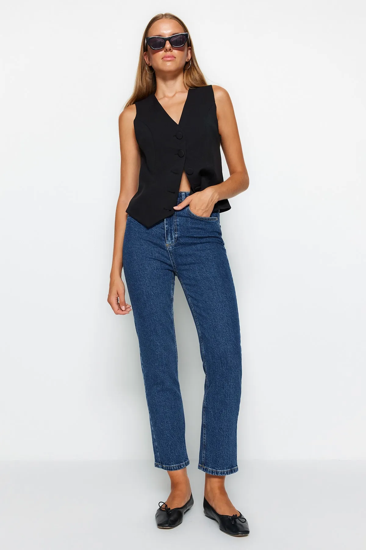 Trendyol Collection  Dunkelblaue High Waist Comfort Straight Jeans TWOAW24JE00097