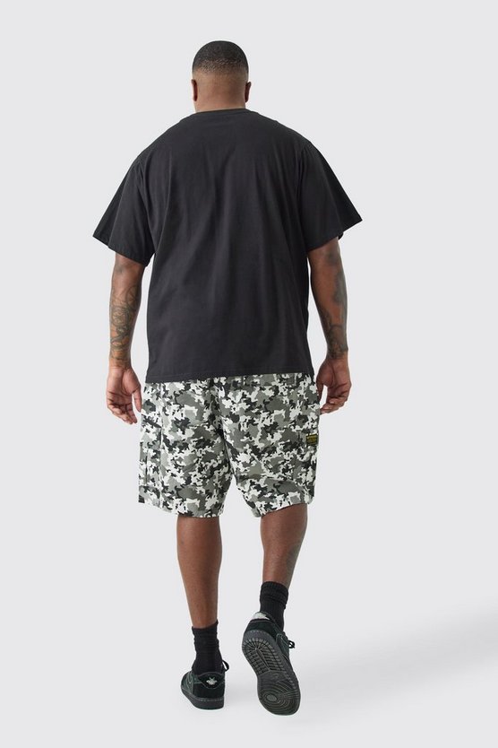 Plus Camouflage Twill Cargo-Shorts