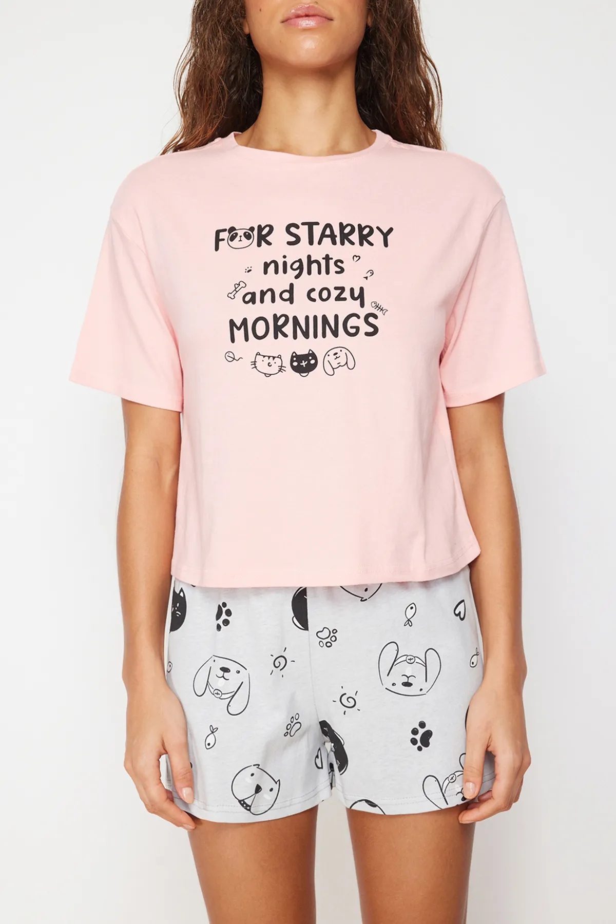 Trendyol Collection  Rosa-graues Strickpyjama-Set aus 100 % Baumwolle mit Slogan-Aufdruck THMSS24PT00020