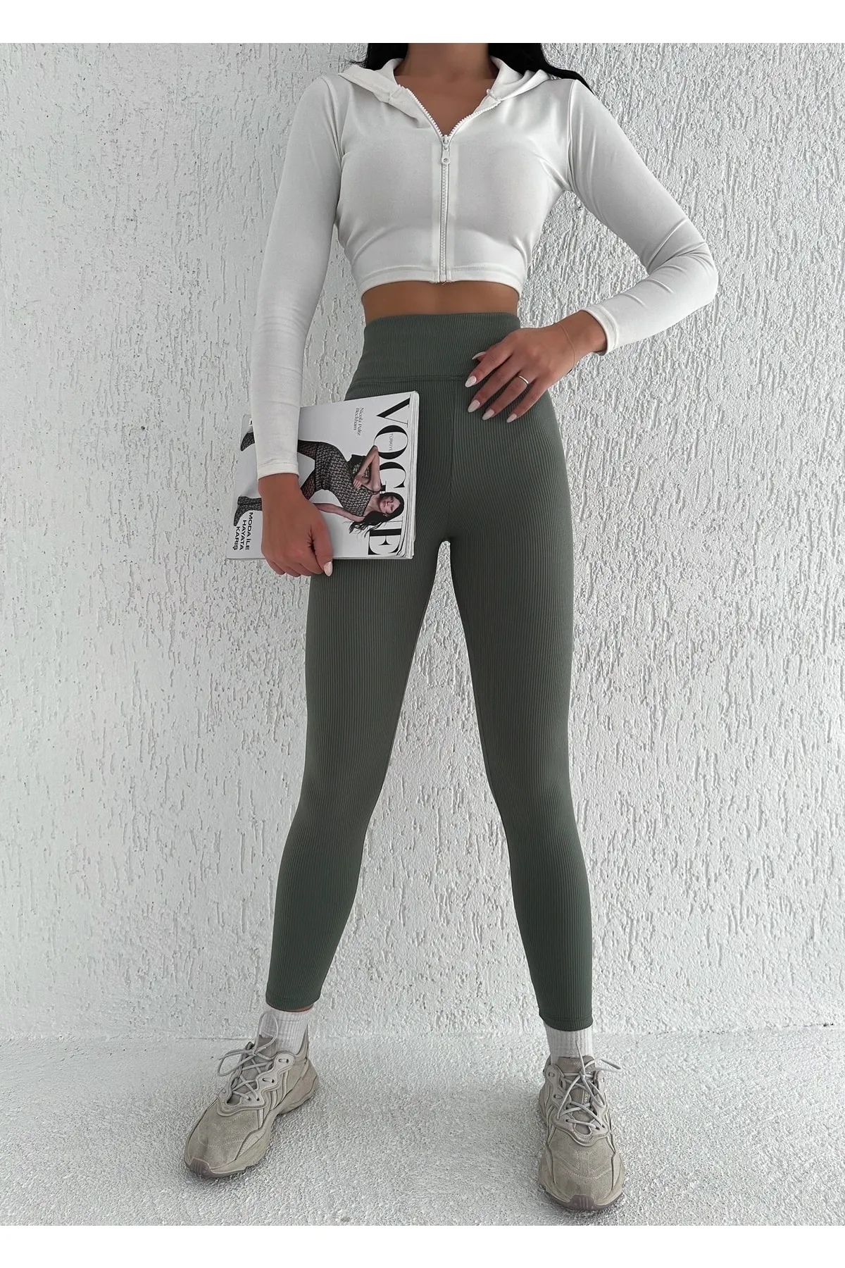 BEJNA  Khakifarbene, gerippte Fleece-Strumpfhose für Damen mit hoher Taille