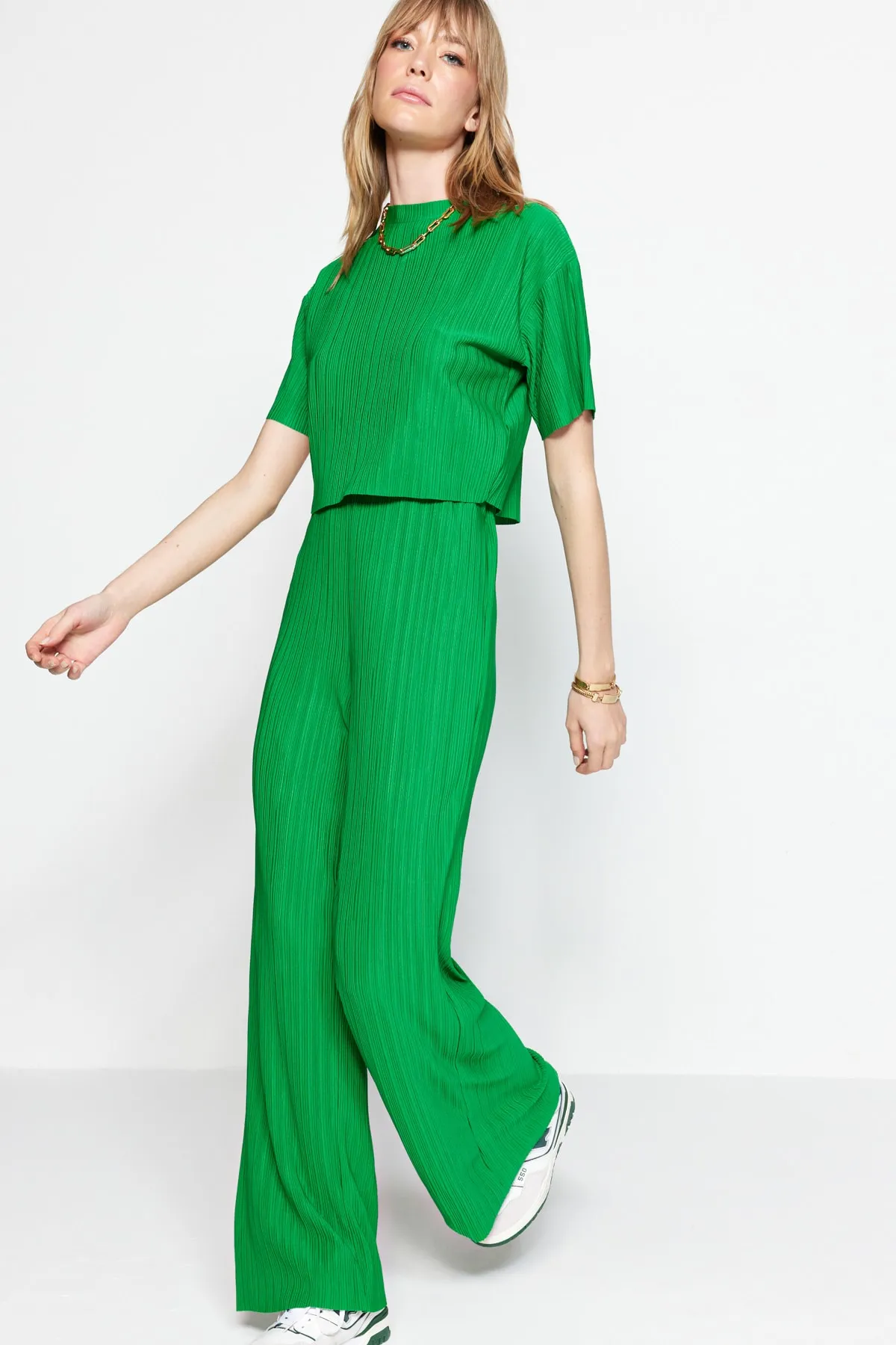 Trendyol Collection  Grüne plissierte Hose mit weitem Bein/locker geschnittener Strickhose mit hoher Taille TWOSS23PL00042