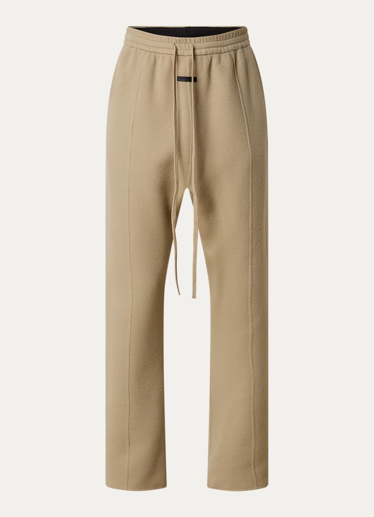 Forumul Fear of God – pantaloni simpli din raion cu cusături