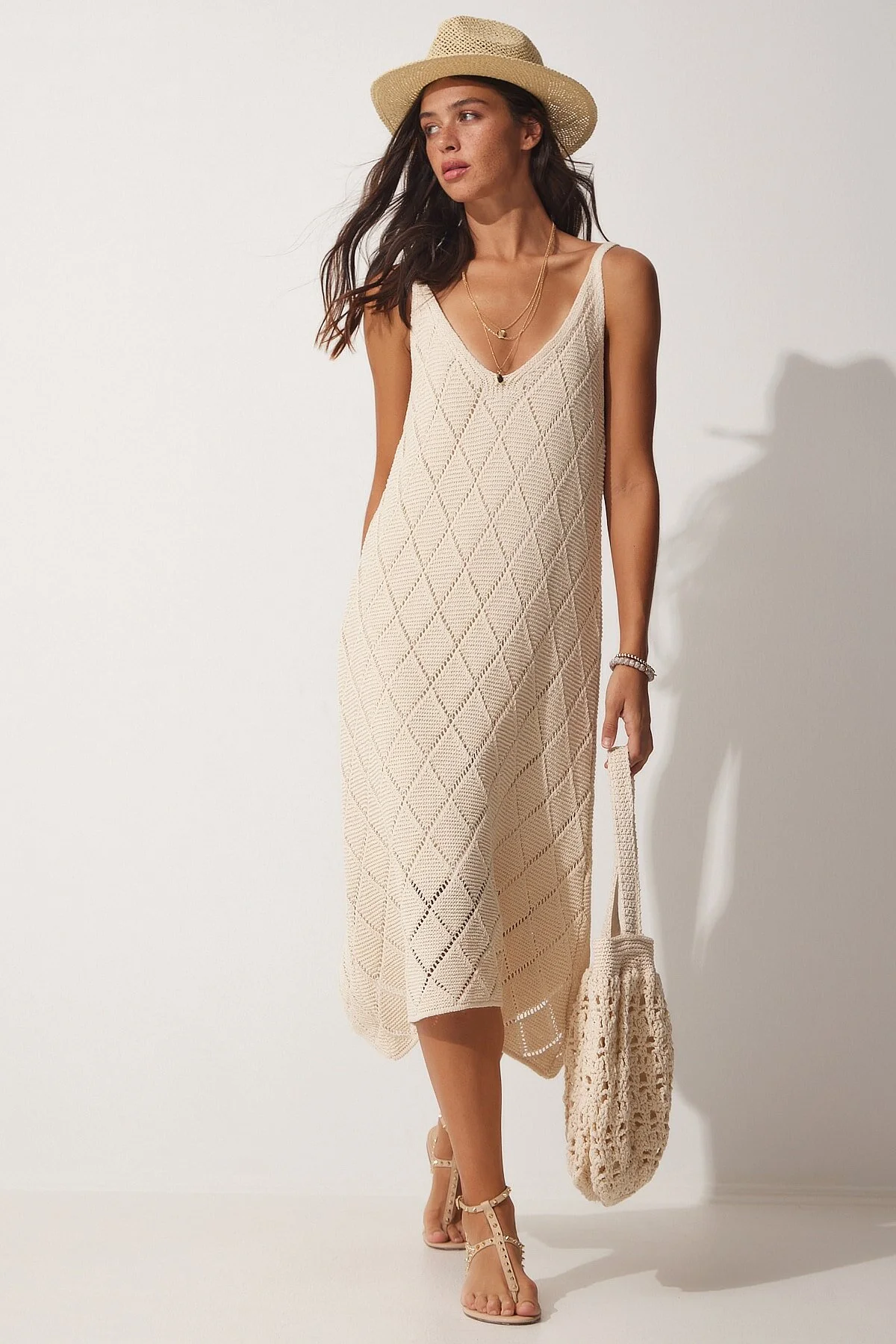 Happiness İstanbul  Cremefarbenes, durchbrochenes Sommerstrickkleid mit Trägern und V-Ausschnitt für Damen NF00049