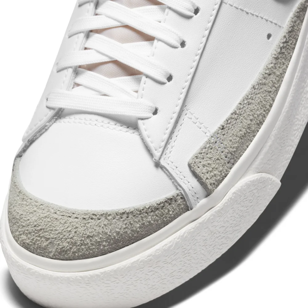 Nike Blazer Low Platform DJ0292-101 / weiss