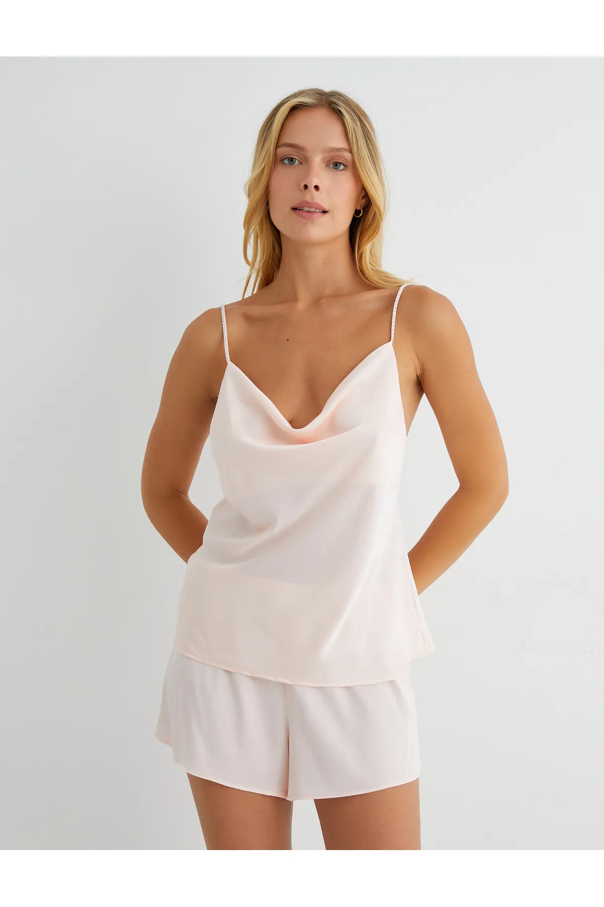 Koton  Pyjama-Oberteil mit U-Ausschnitt und dünnen Trägern für die Brautmode