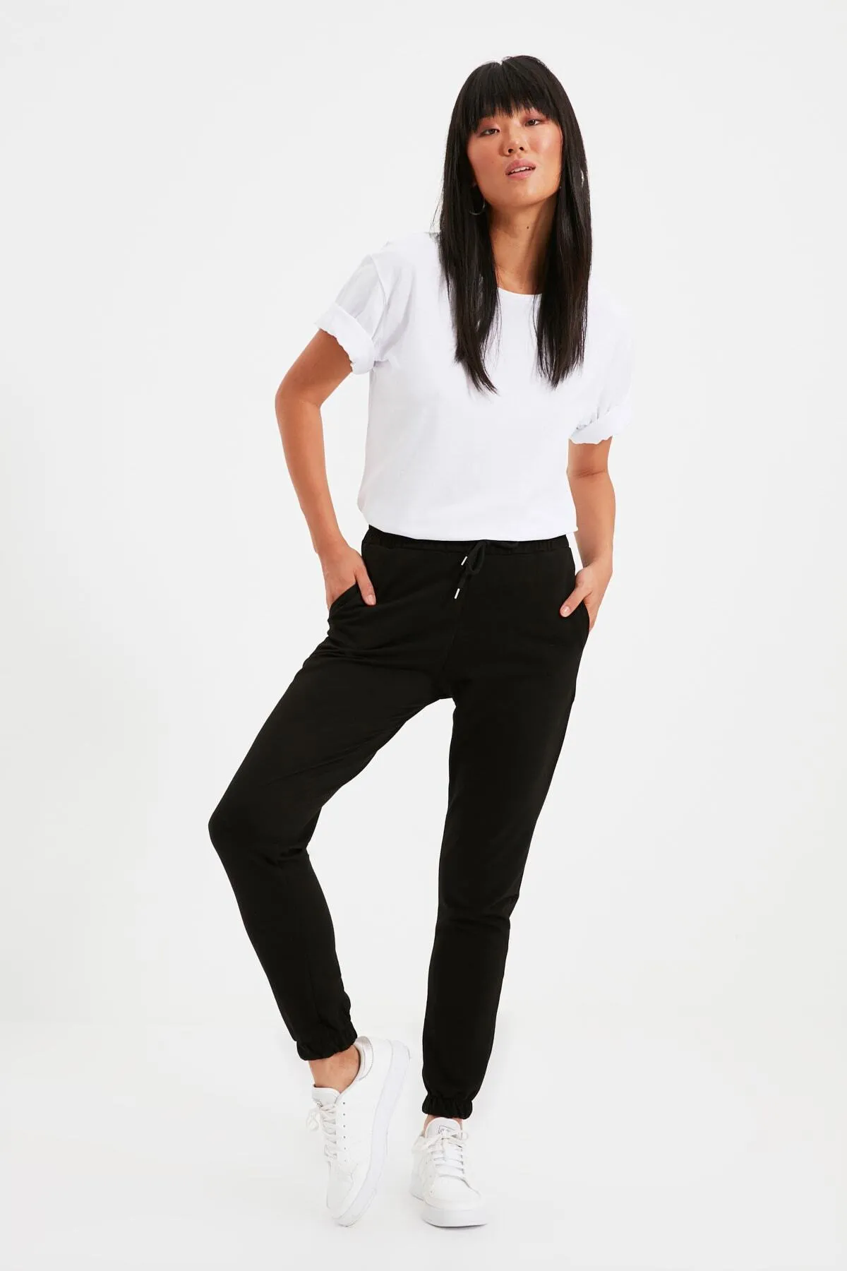 Trendyol Collection  Schwarze Basic Jogger Dünne Strick-Jogginghose TWOAW21EA0194