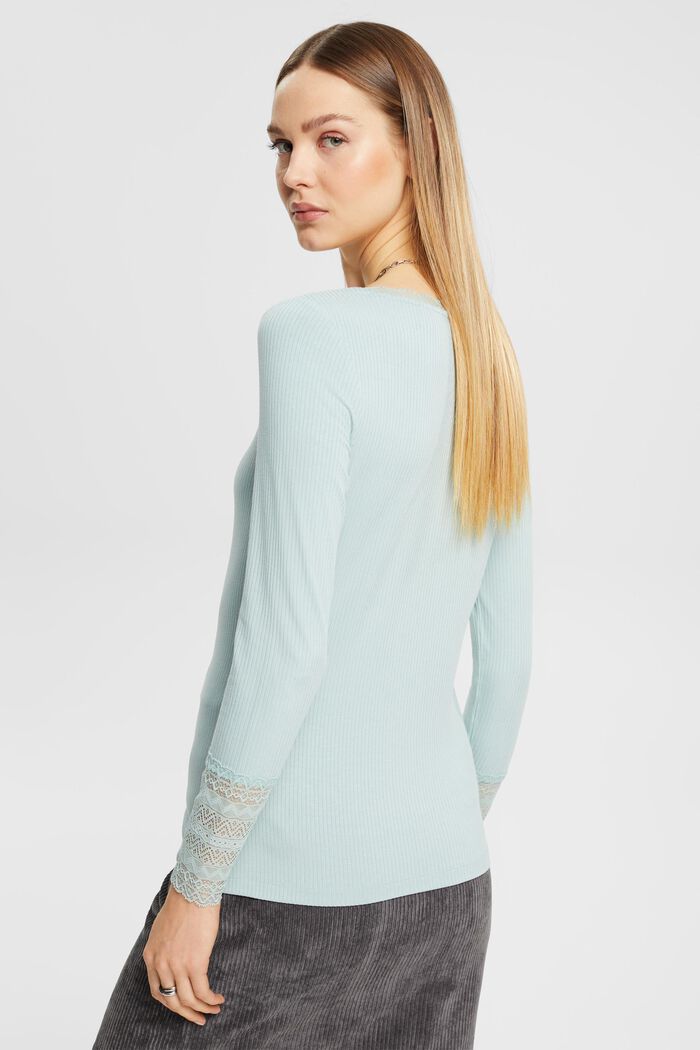 Geripptes Longsleeve mit Spitzendetails