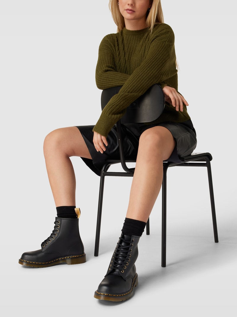 Schnürboots in Leder-Optik in schwarz