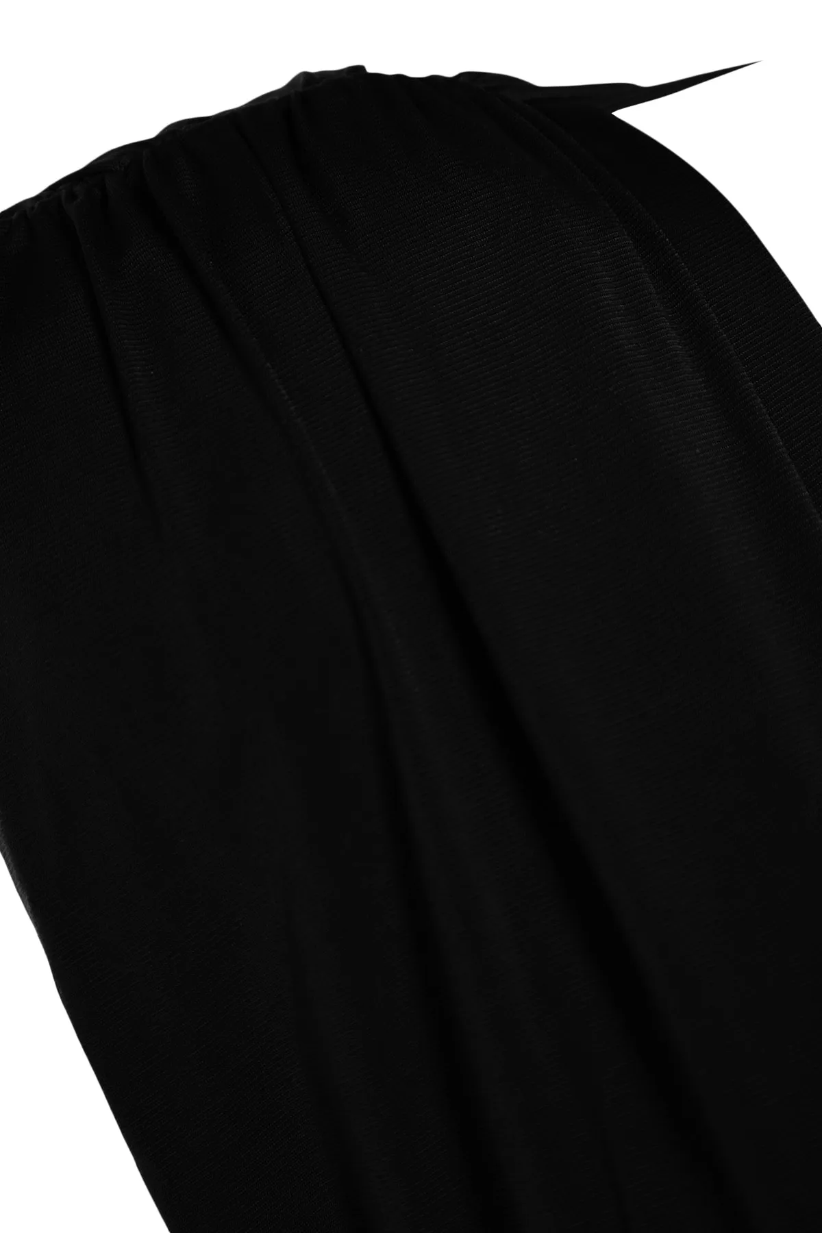 Trendyol Collection  Schwarzer Strick-Jumpsuit mit V-Ausschnitt und Gürtel TPRSS23TU00029
