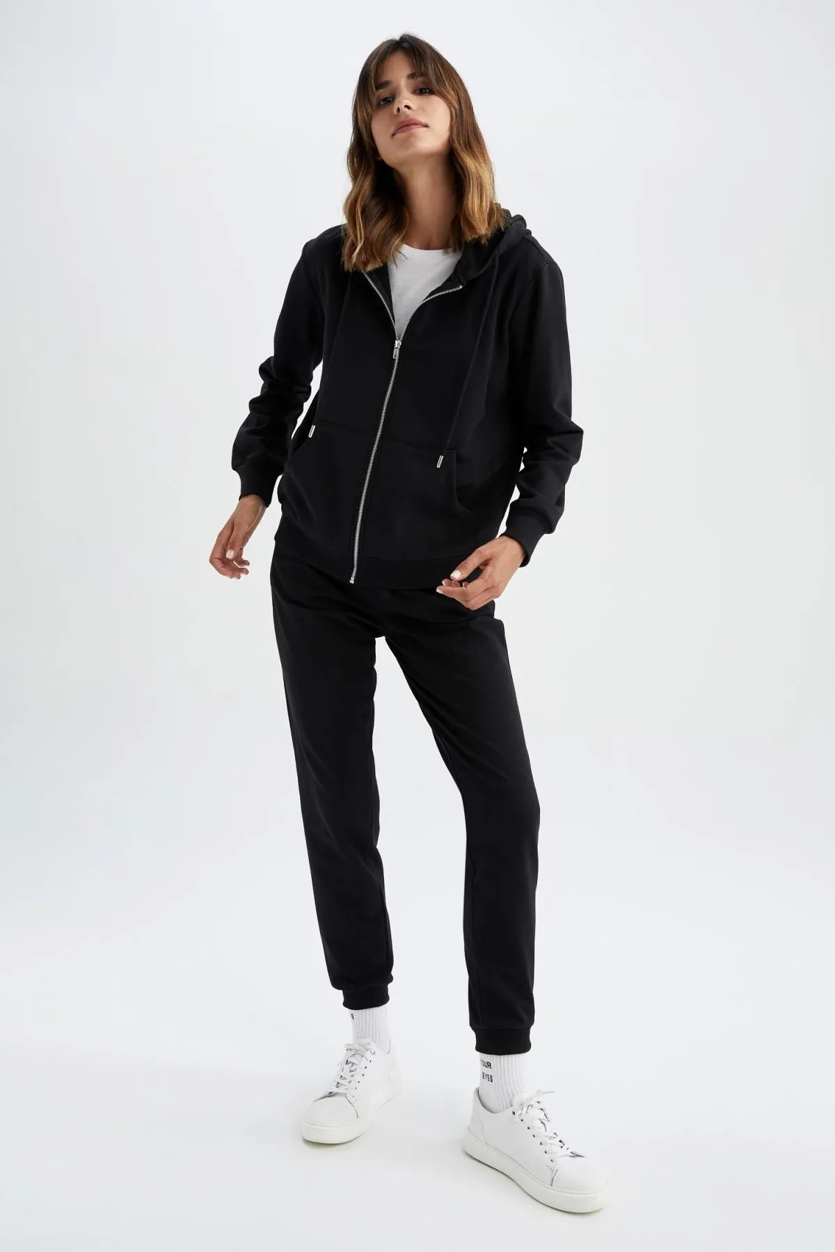 DeFacto  Normal geschnittene Basic-Jogginghose aus dünnem Sweatshirtstoff mit Taschen