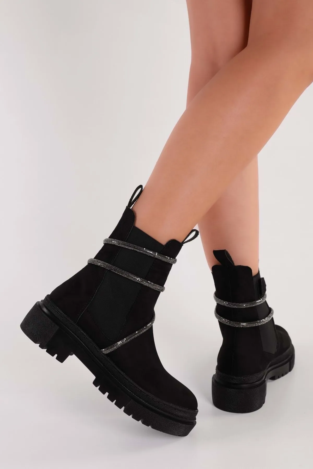 Shoeberry  Damen-Stiefel „Patray“ aus schwarzem Wildleder „Stony“ mit dicker Sohle und elastischen Stiefeln aus schwarzem Wildleder