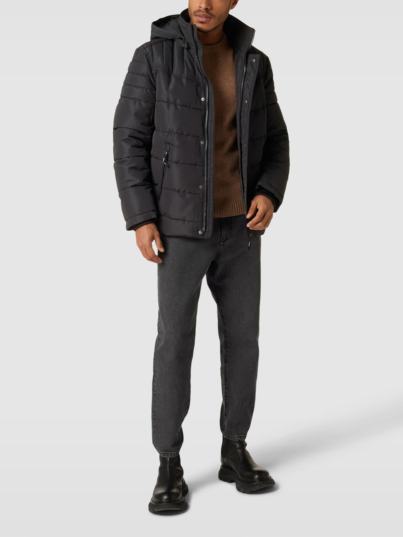 Steppjacke mit abnehmbarer Kapuze in schwarz