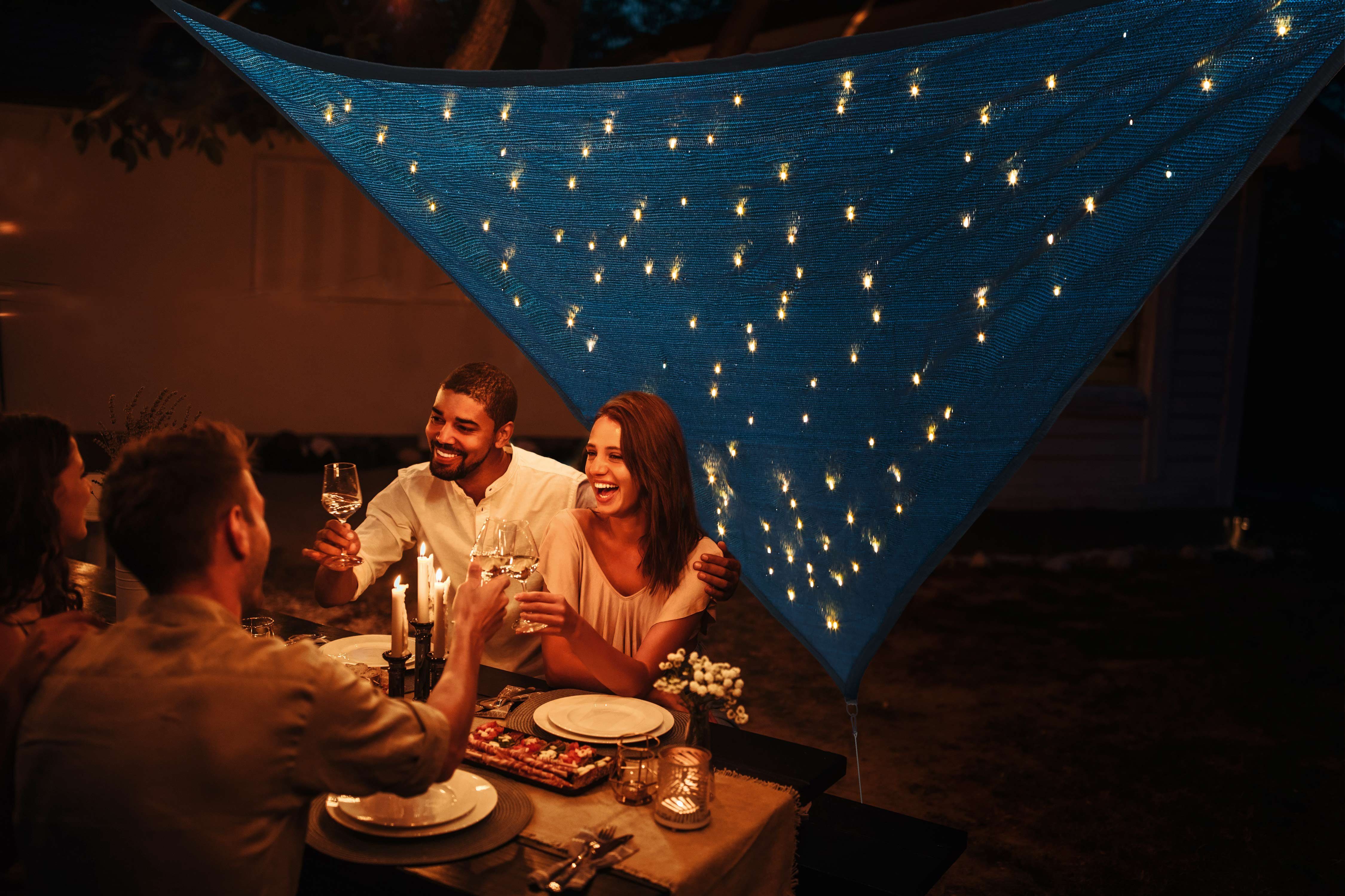 kamelshopping Sonnensegel Sonnensegel mit LED Solar Beleuchtung, dreieckig, ca. 3,25 x 3,25 x 3m, Polyethylen, Sonnenschutz mit Lichterkette, Funkelmodus, 110 LEDs, warmweiß