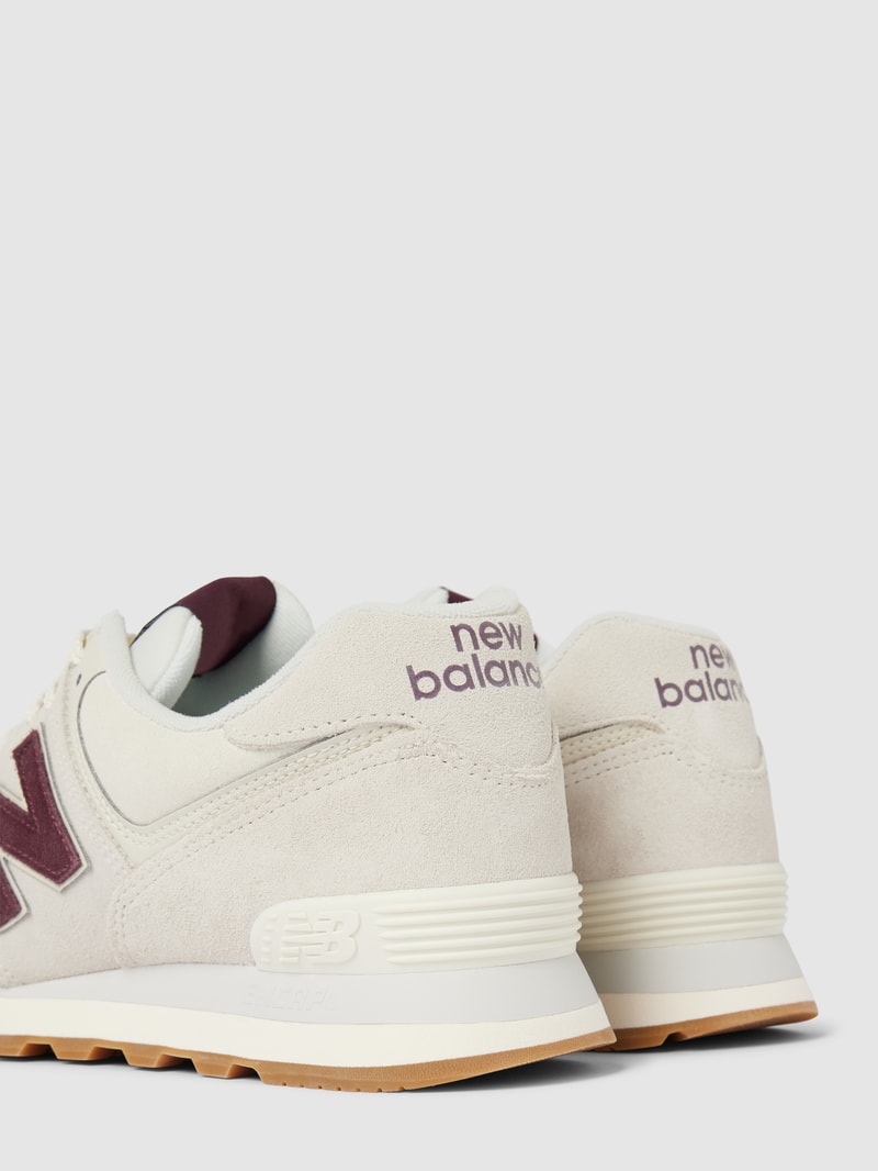 Sneaker mit Kontrastbesatz in weiß