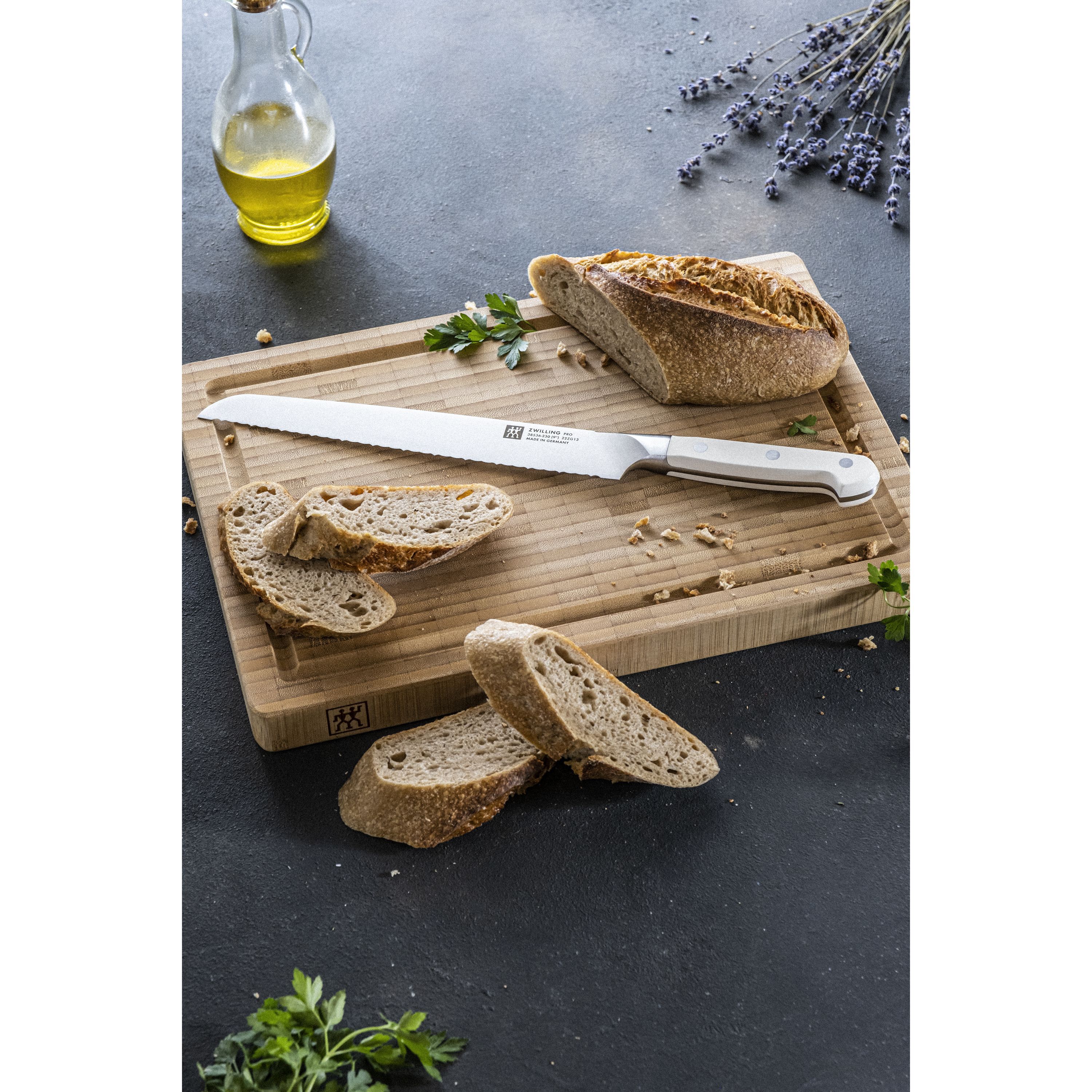 Brotmesser 23 cm, Wellenschliff