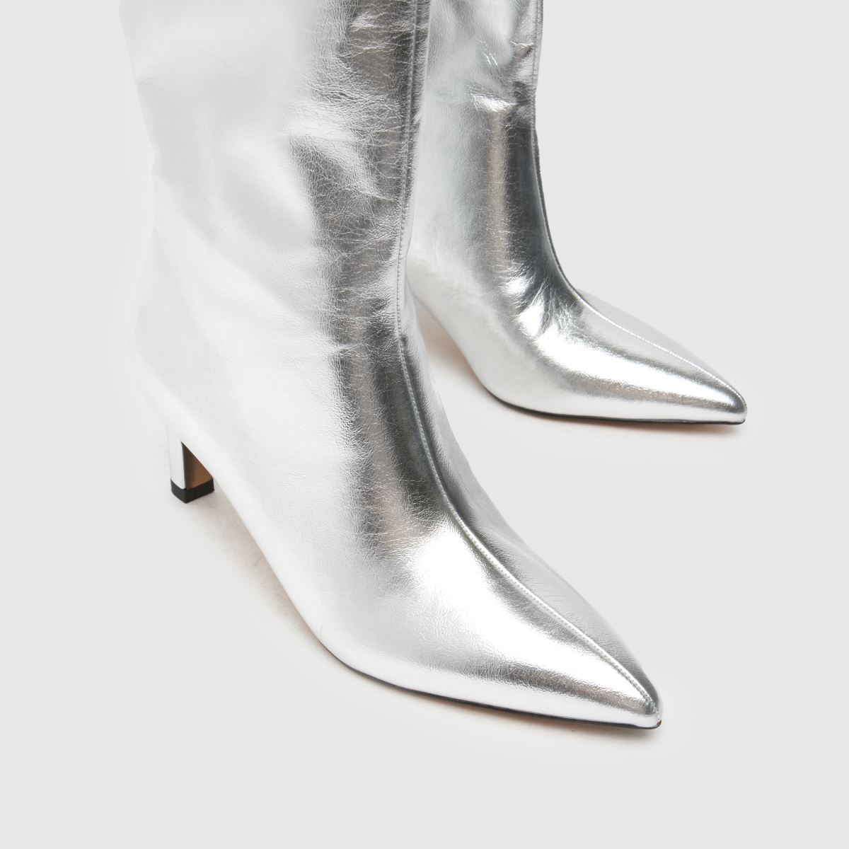 Schuh Dottie – Silverfärgade knähöga stövlar