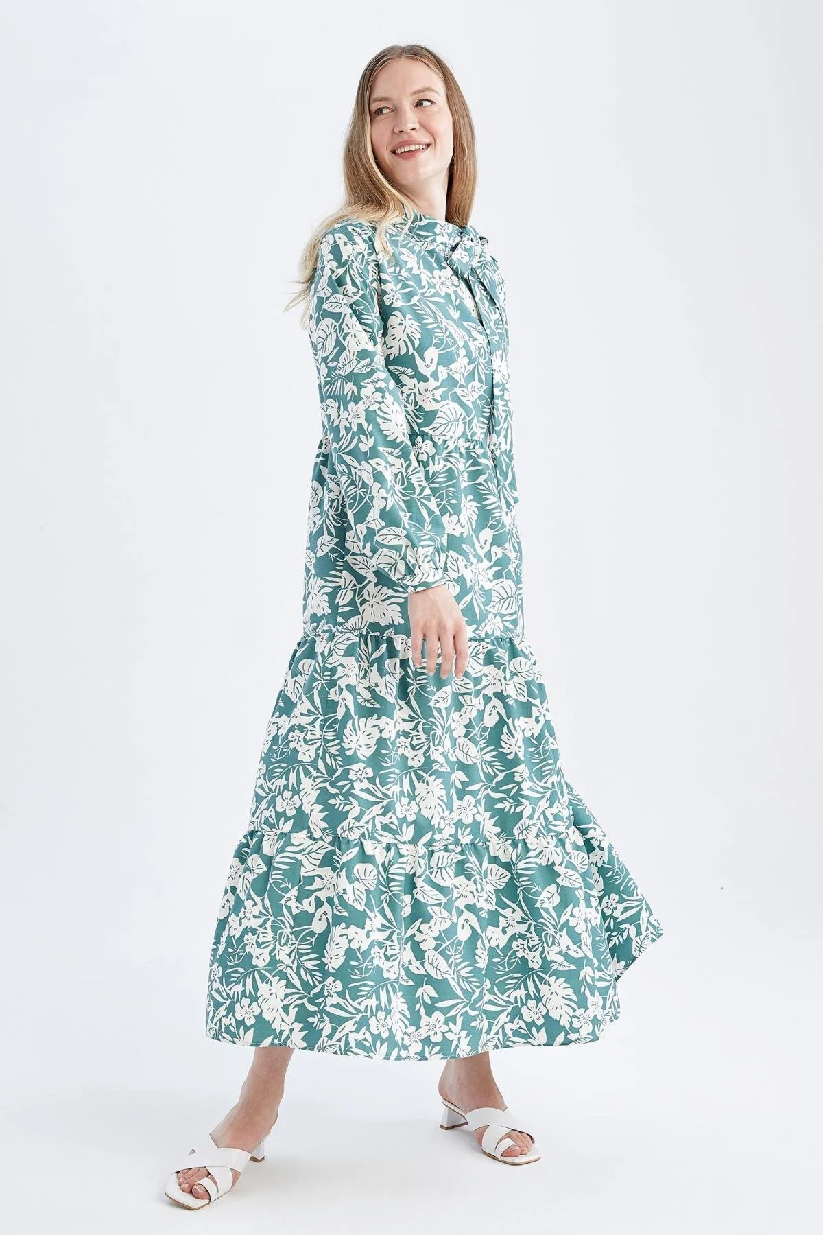 DeFacto  Halber Rollkragen - Florales Maxikleid mit entspannter Passform Y7835az22hs