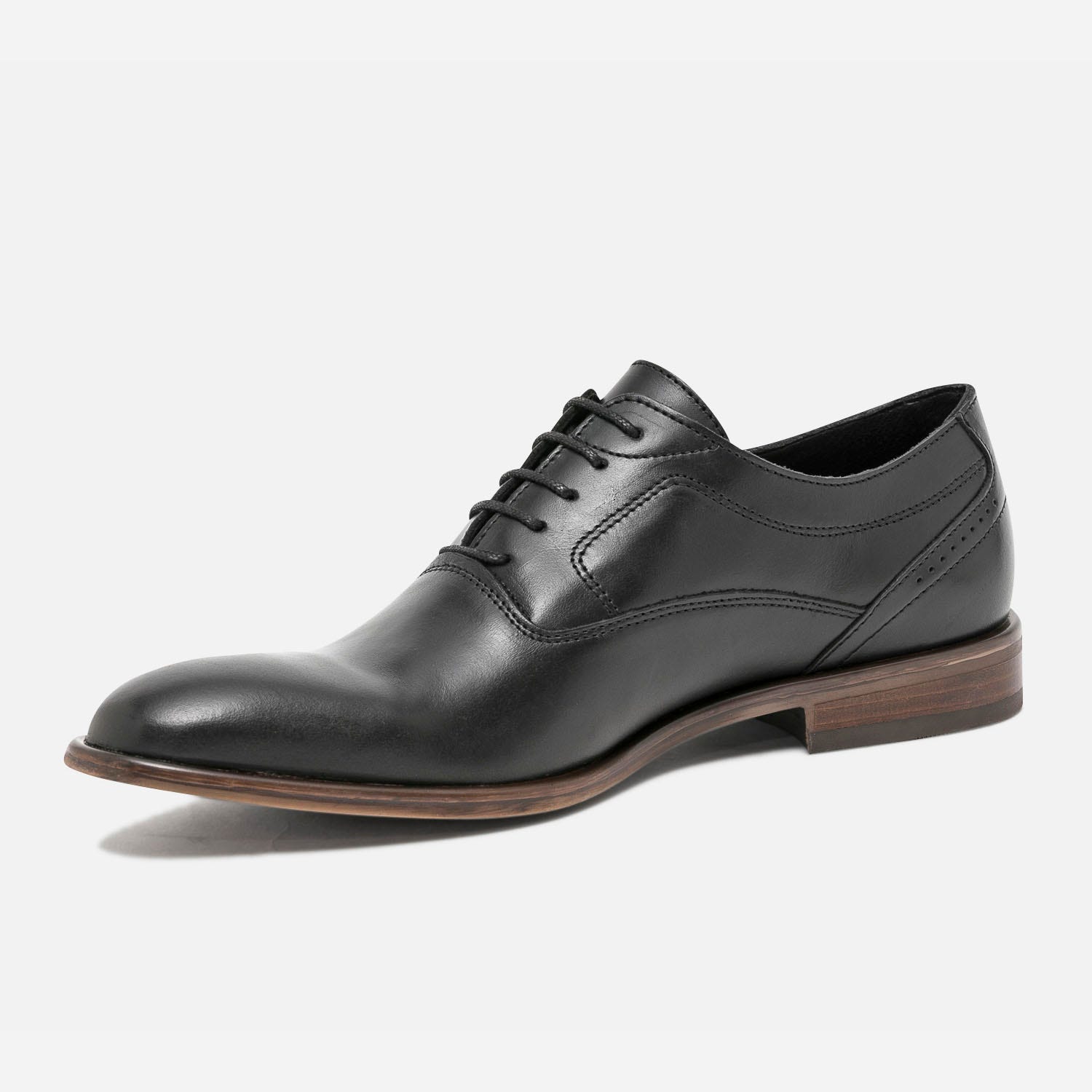 Richelieu noir en cuir éco-conçu