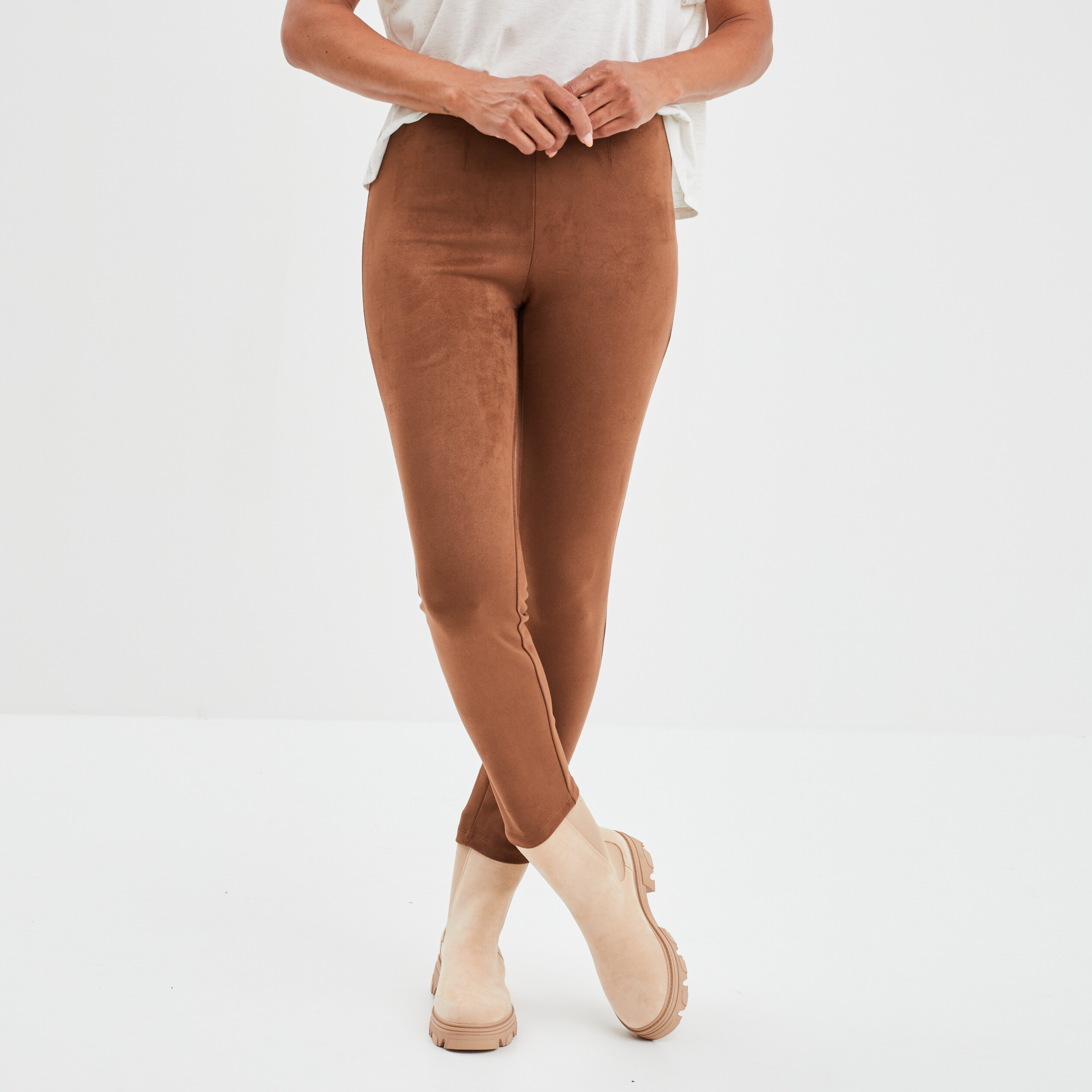 Pantalon suédine slim taille élastiquée marron foncé femme | La Halle