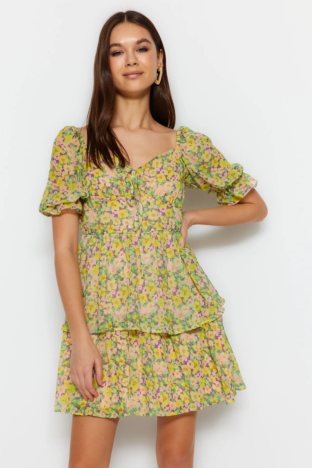 Trendyol Collection  Gelbes, gefüttertes, gewebtes Gimped-Minikleid TWOSS22EL2772