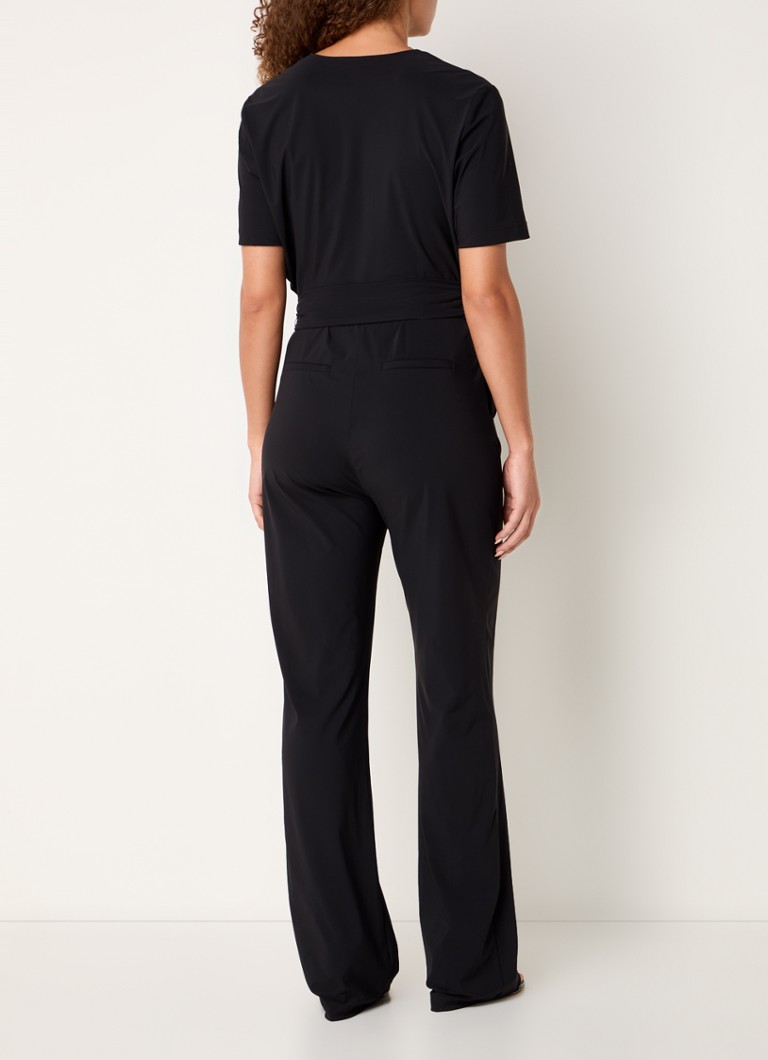 Espressofarbener Jumpsuit mit geradem Schnitt und Bindegürtel