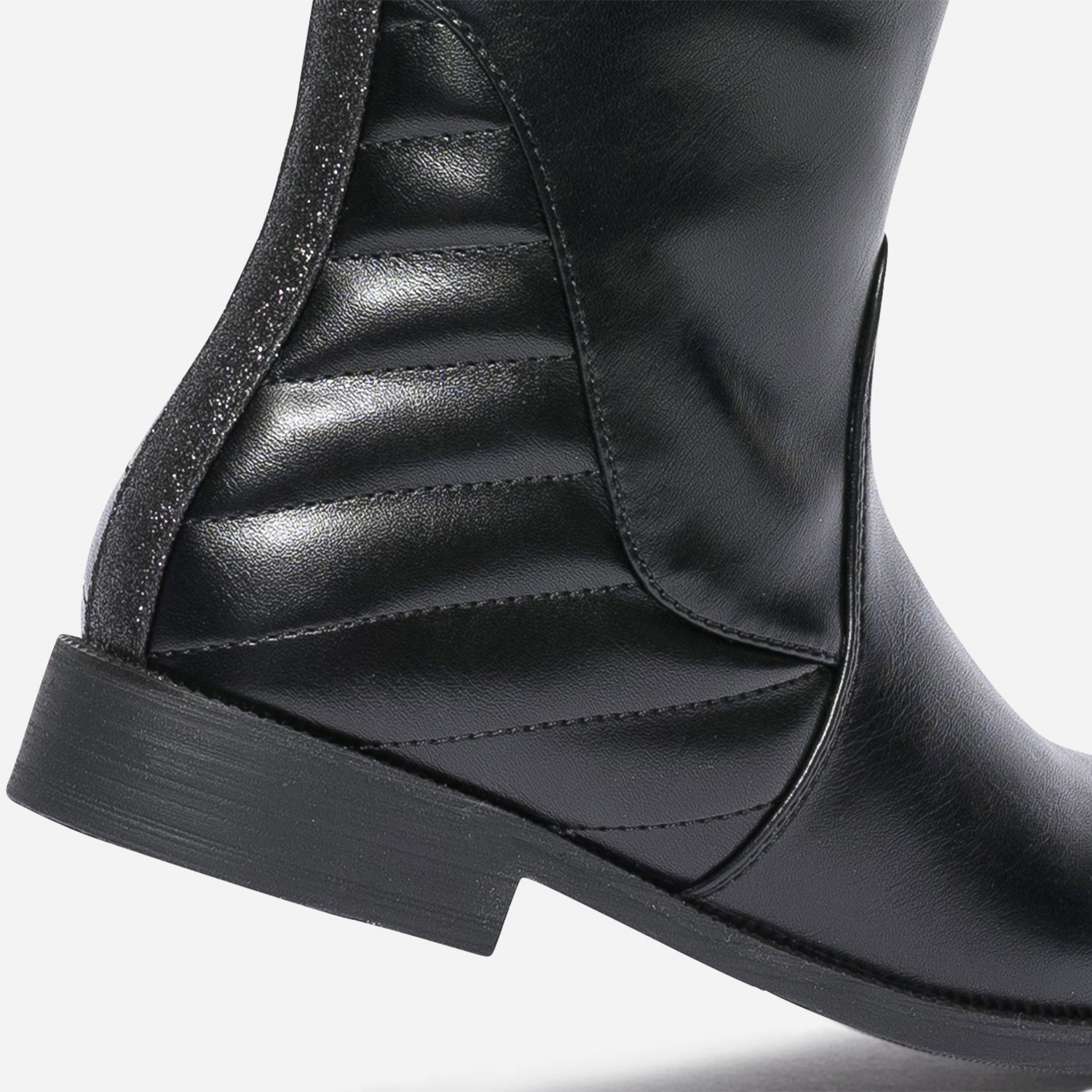 Botte noire esprit motard