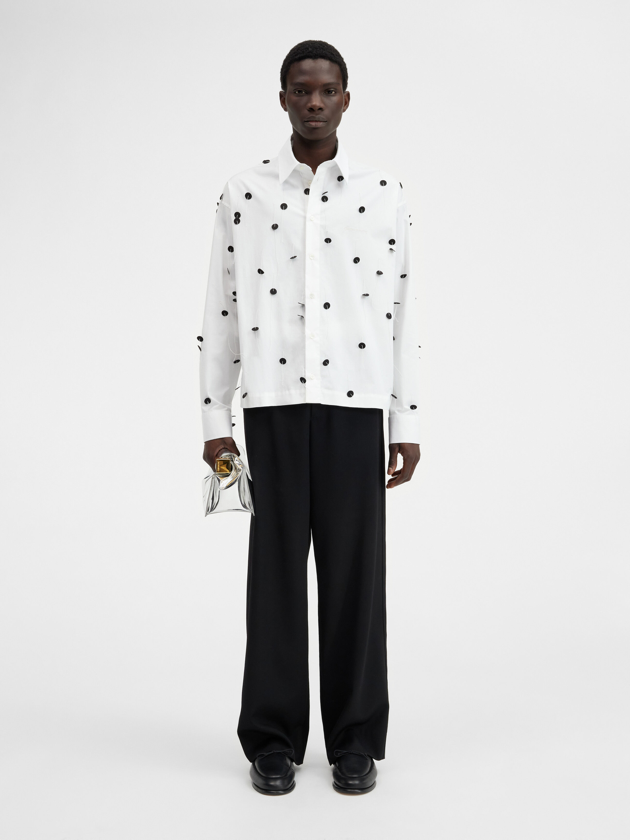 La chemise papier brodée