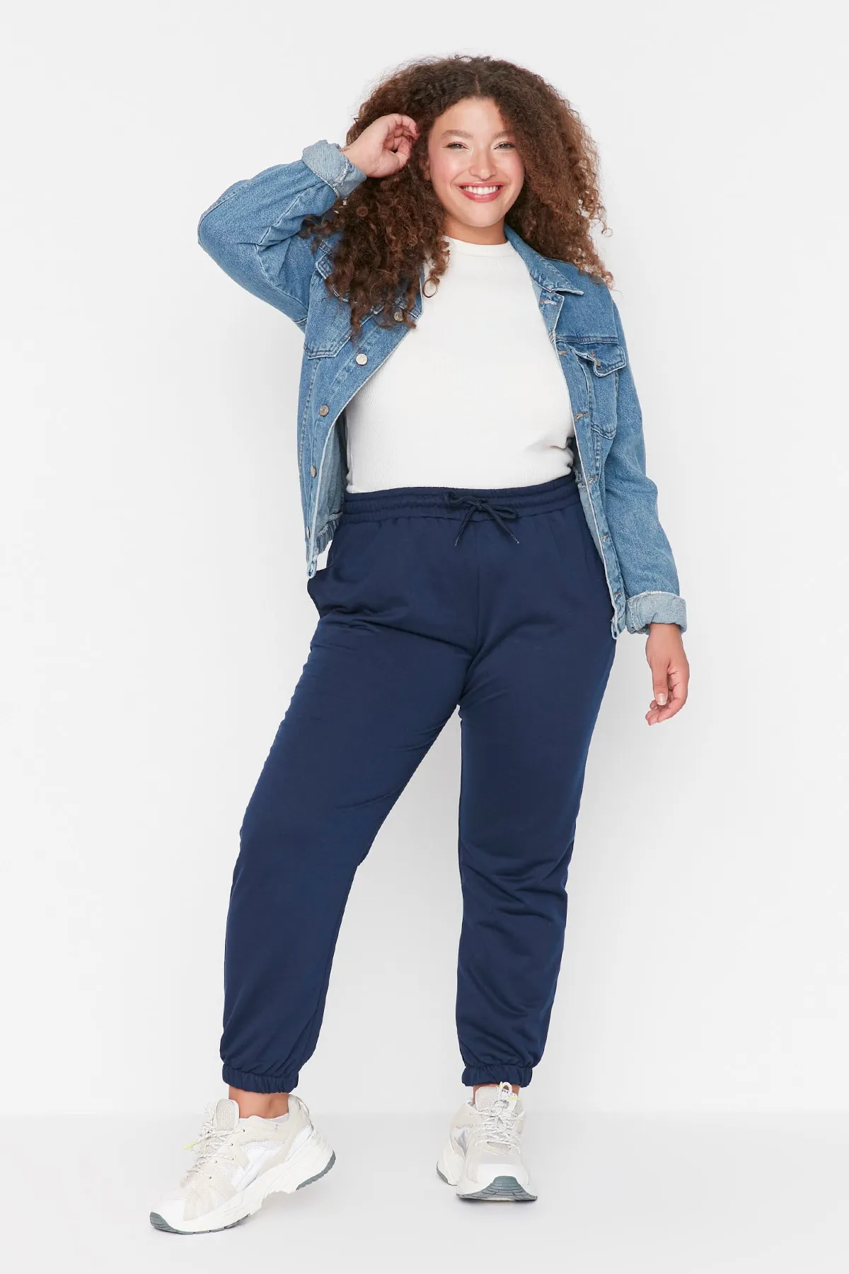 Trendyol Curve  Große Größen in Sweathose - Dunkelblau - Relaxed