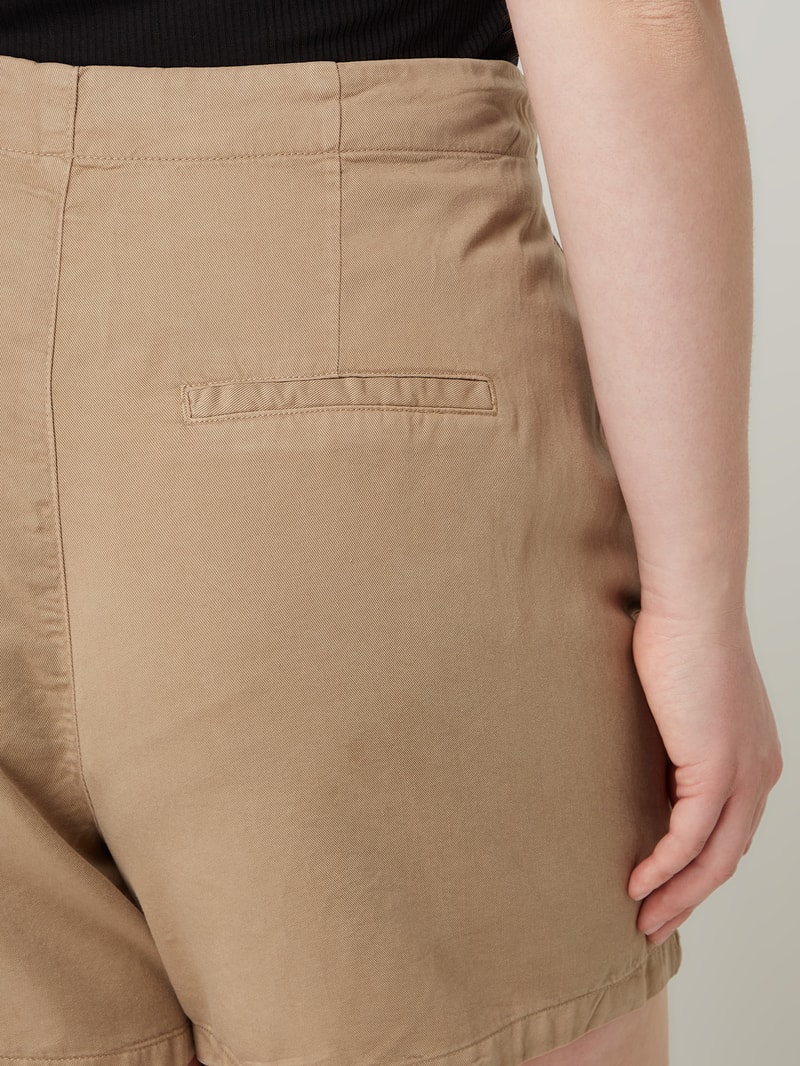 PLUS SIZE Shorts aus Lyocell Modell 'Mia' in olivgrün