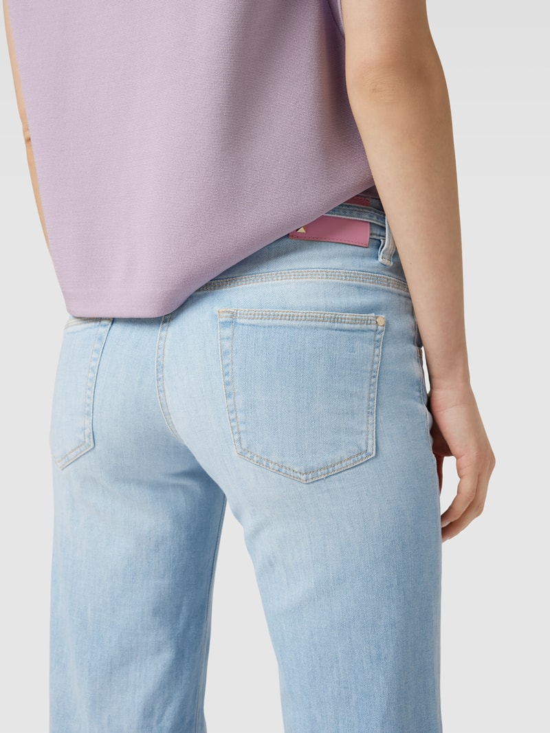 Jeans mit Gürtel Modell 'TESS' in hellblau