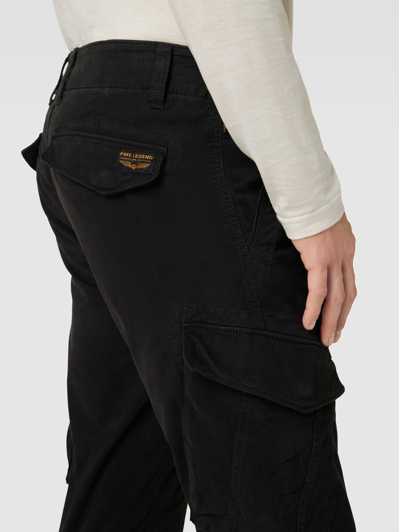 Cargohose mit Label-Detail Modell 'Nordrop' in schwarz
