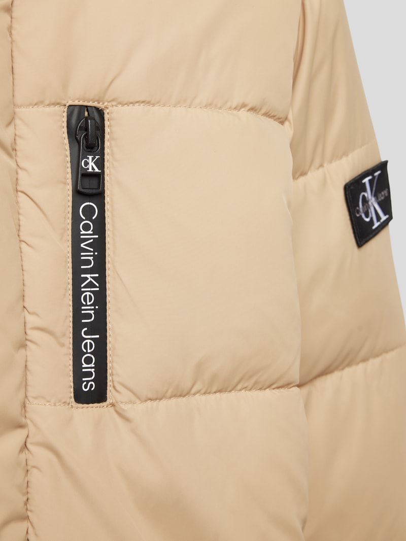 Steppjacke mit Label-Patch in camel