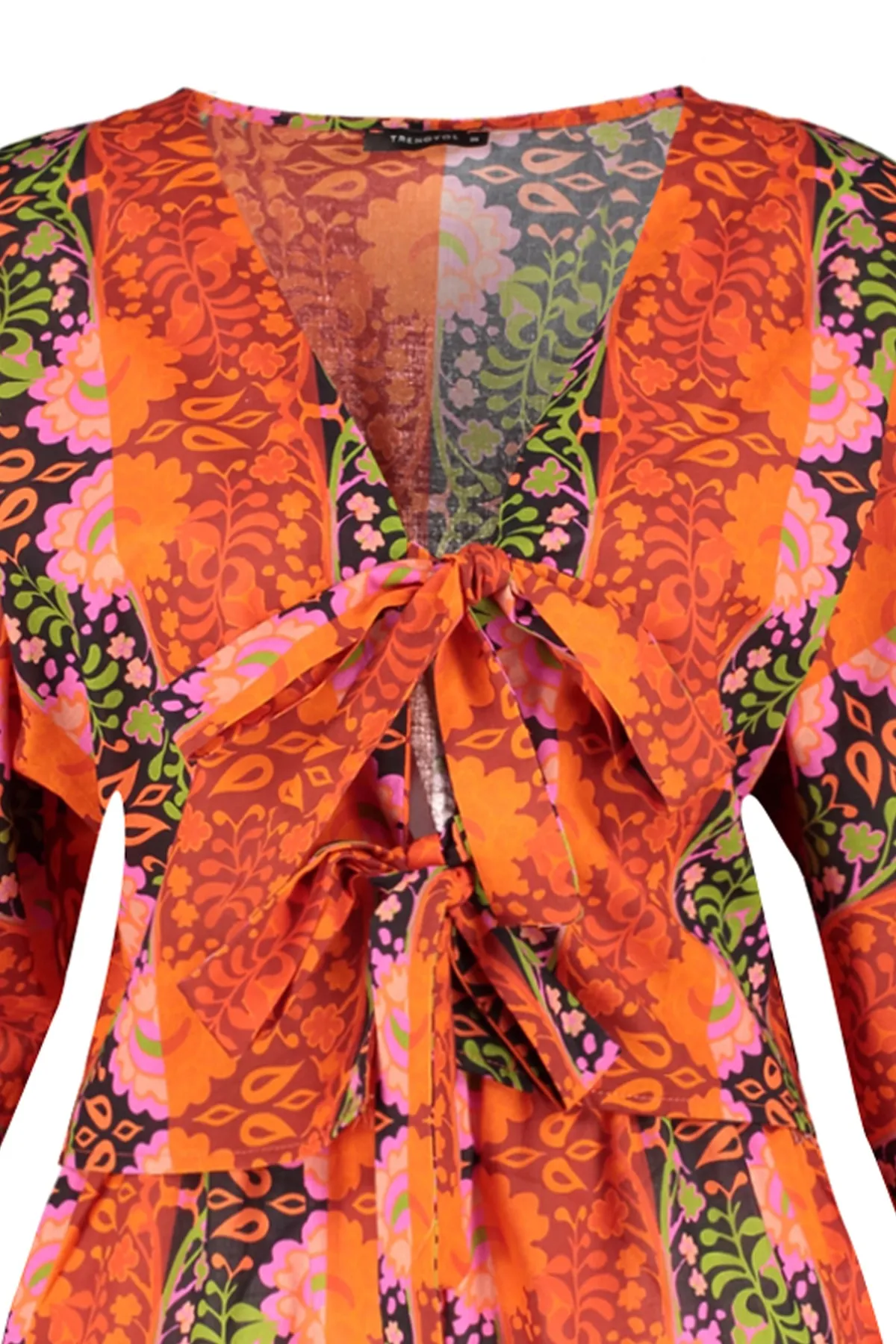 Trendyol Collection  Gewebtes, geblümtes Set aus Bluse und Shorts aus 100 % Baumwolle mit Blumenmuster TBESS22AU0086