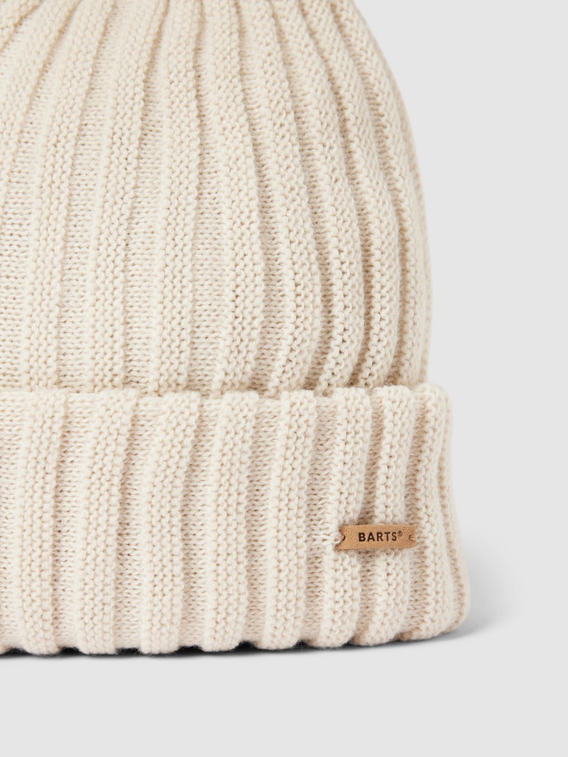 Beanie mit Label-Detail Modell 'Bayne' in offwhite