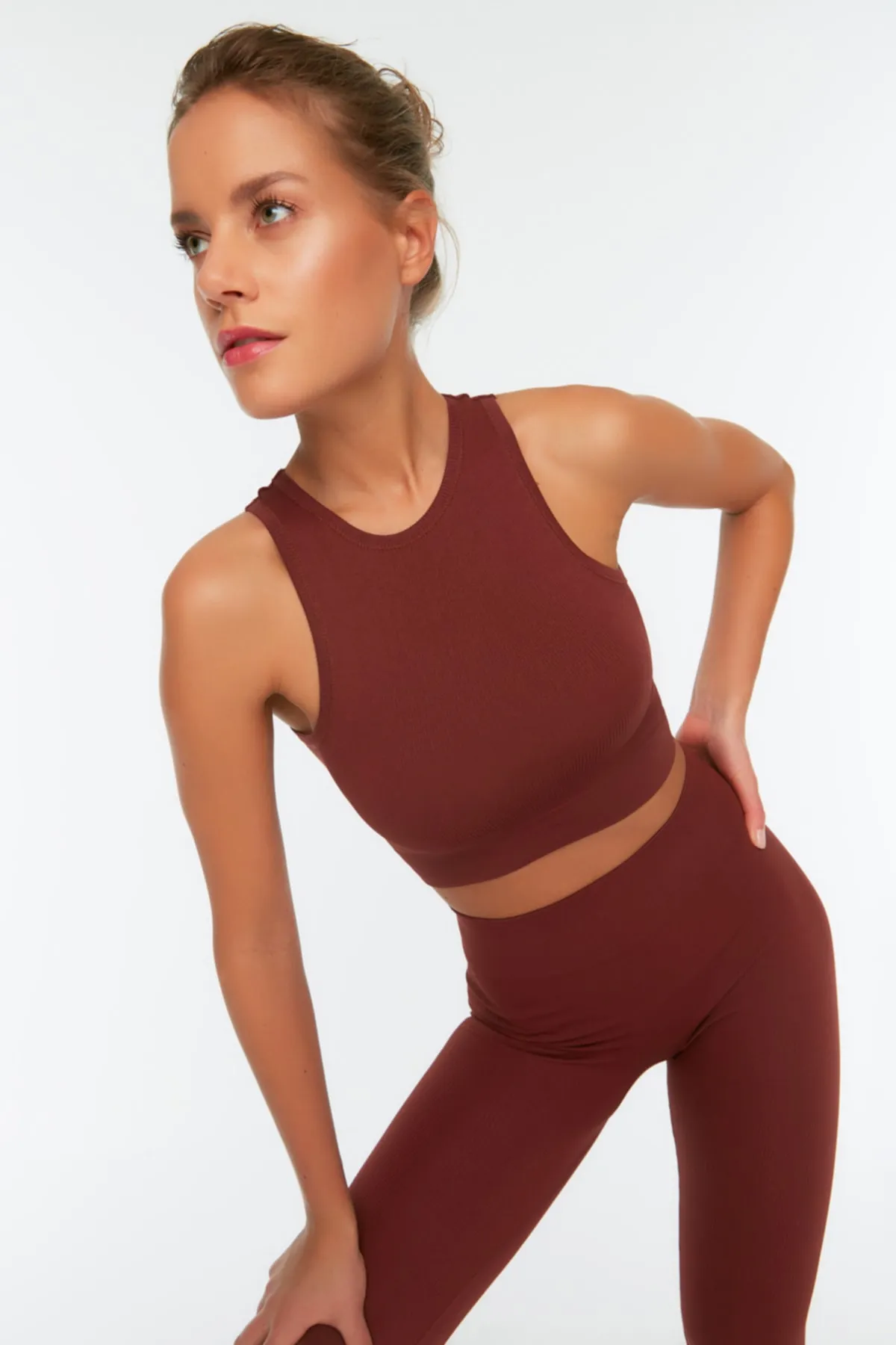Trendyol Collection  Brauner nahtloser/nahtloser, leicht unterstützter Neckholder-Strick-Sport-BH TWOSS21SS0024