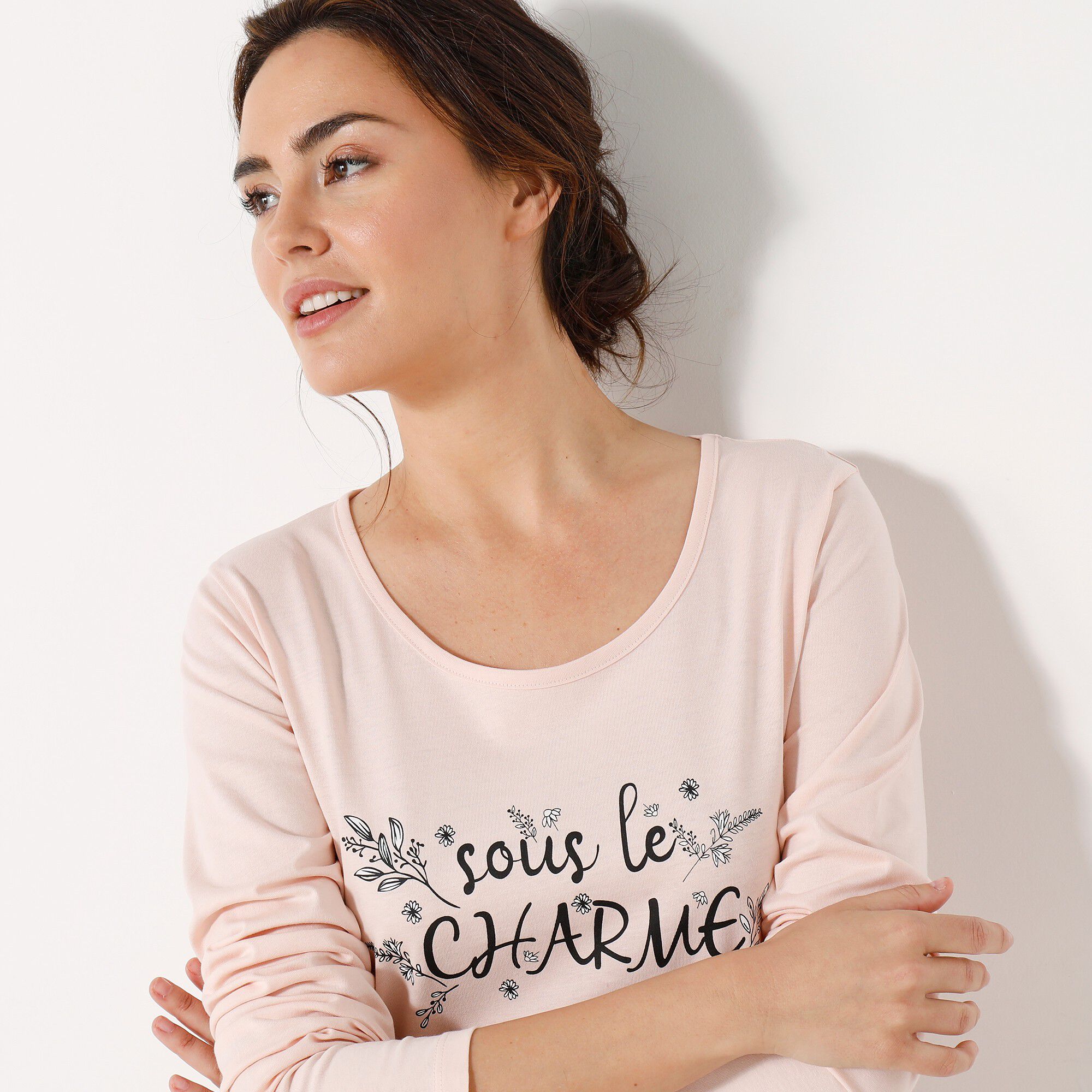 Chemise de nuit courte manches longues motif «sous le charme »