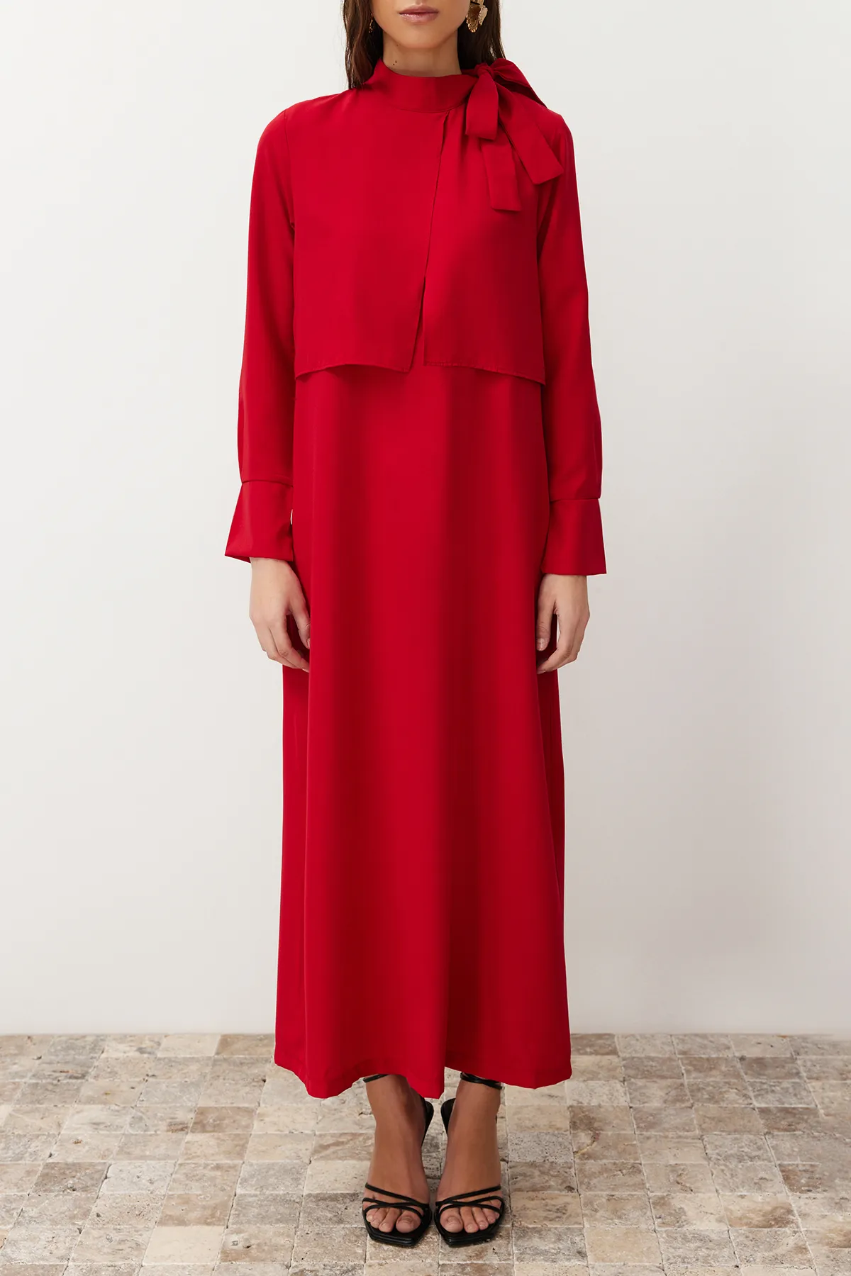 Trendyol Modest  Burgunderfarbenes, gürtelloses, ungefüttertes Hijab-Kleid aus Frotteeviskose mit schlichtem Webmuster TCTSS23EB00283