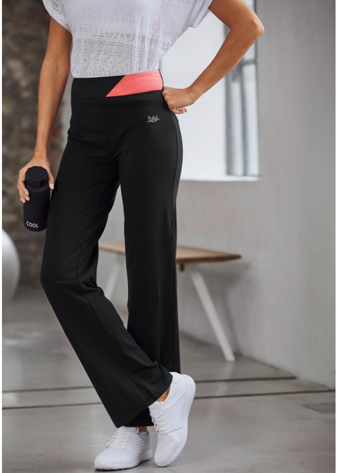 Sporthose aus Baumwolle, ausgestellt