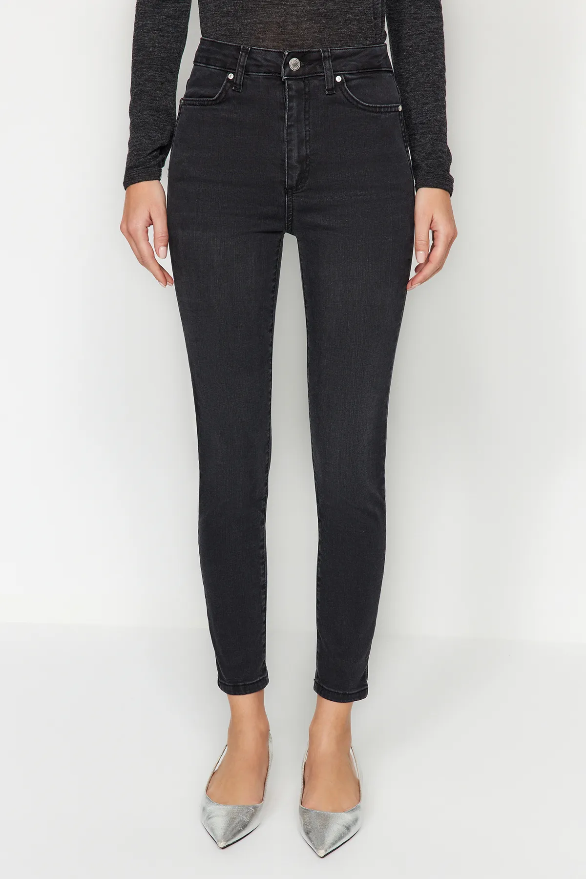 Trendyol Collection  Schwarze Skinny Jeans mit hoher Taille und Taschendetail TWOAW24JE00279