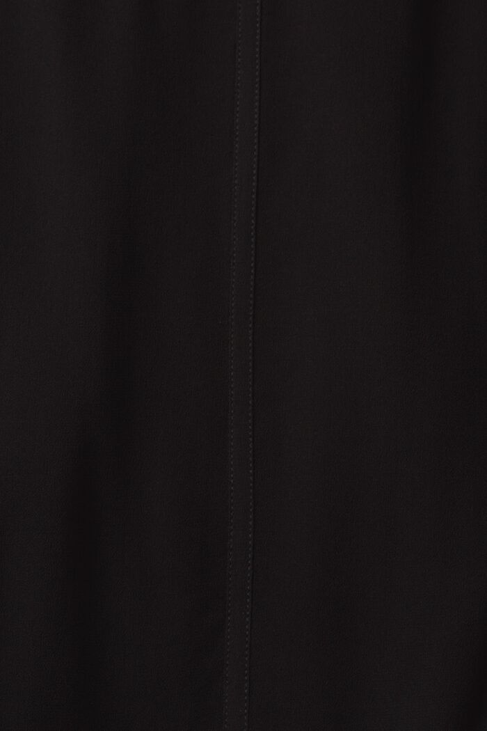 Spitzentop aus Material-Mix