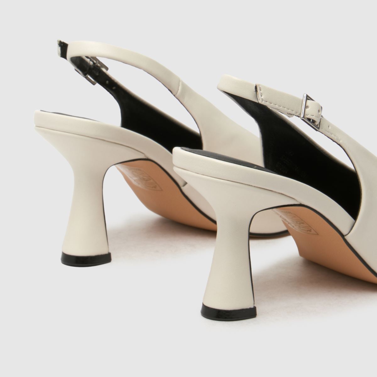Schuh – Saber – Vita höga klackar med slingback-motiv